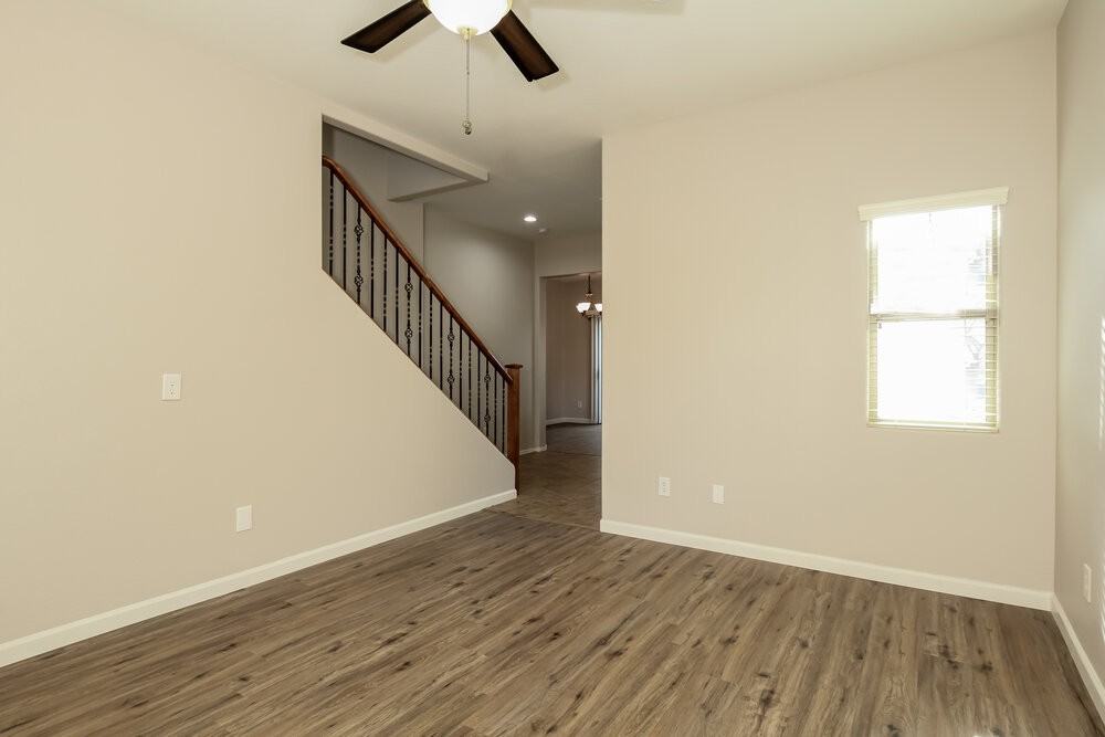 10324 W Sands Dr - Photo 4 of 17