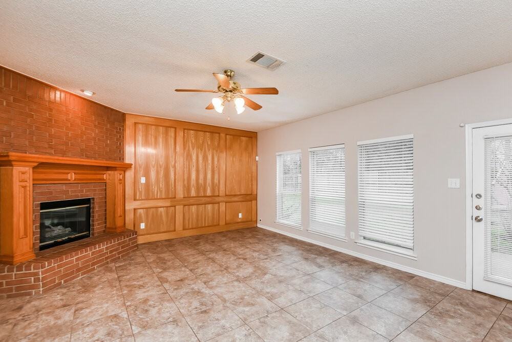 744 Teresa Dr - Photo 4 of 17