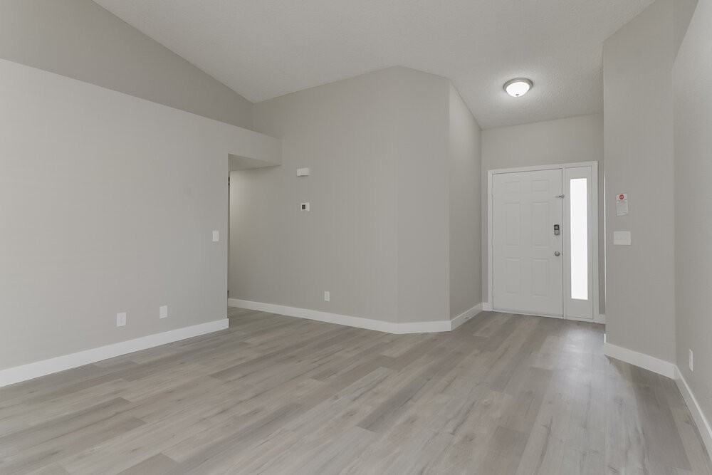 717 Skipjack Dr - Photo 3 of 16