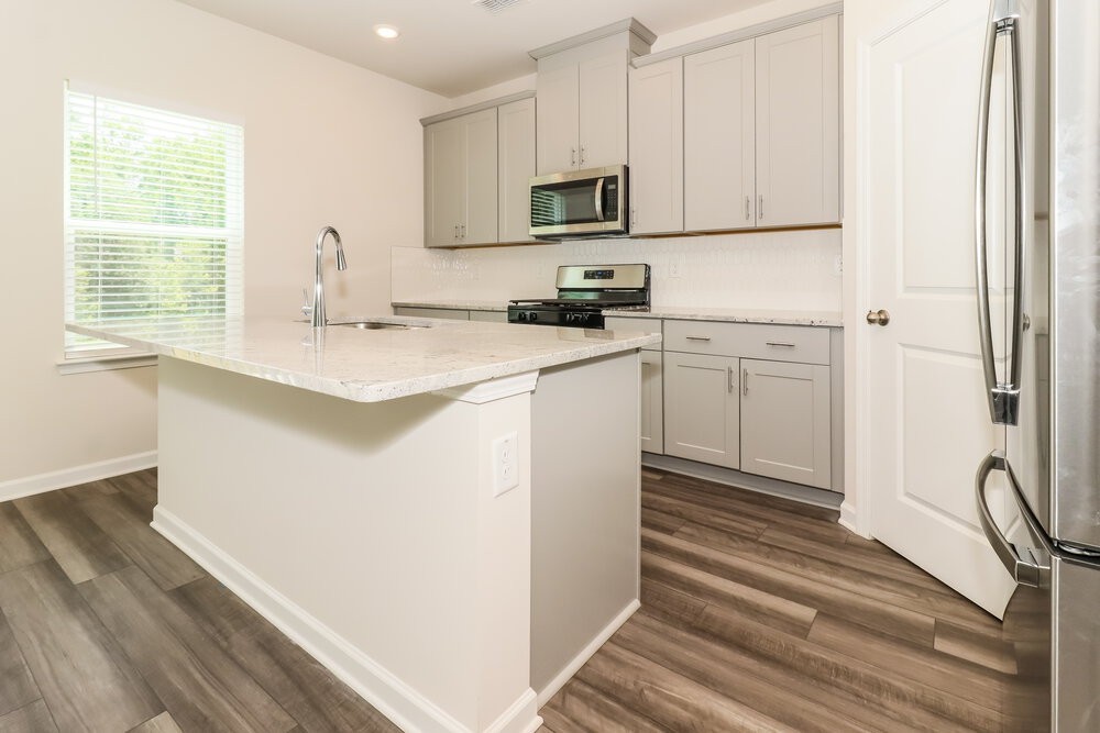 545 Magnolia Dr - Photo 5 of 17