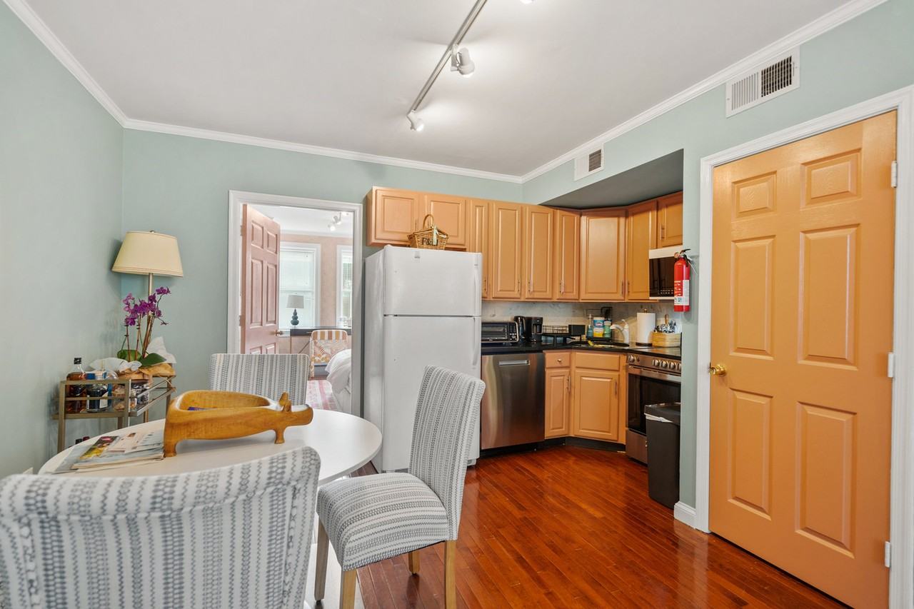 3143 N St Nw #1047365P - Photo 3 of 9