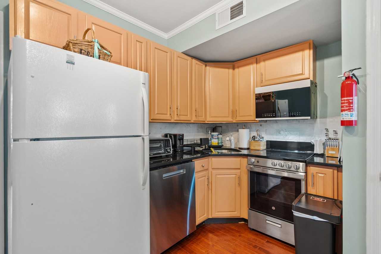 3143 N St Nw #1047365P - Photo 4 of 9