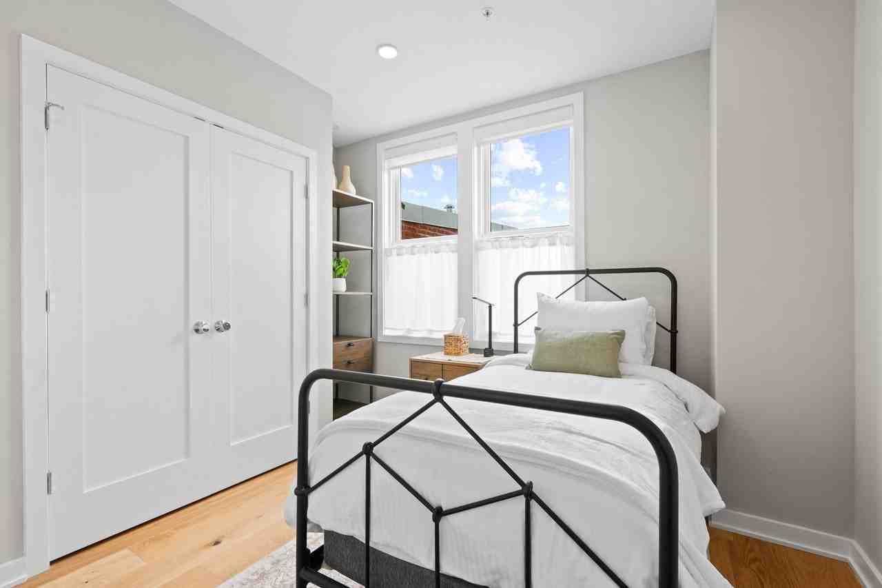 418 D St Se #1045688P - Photo 4 of 18