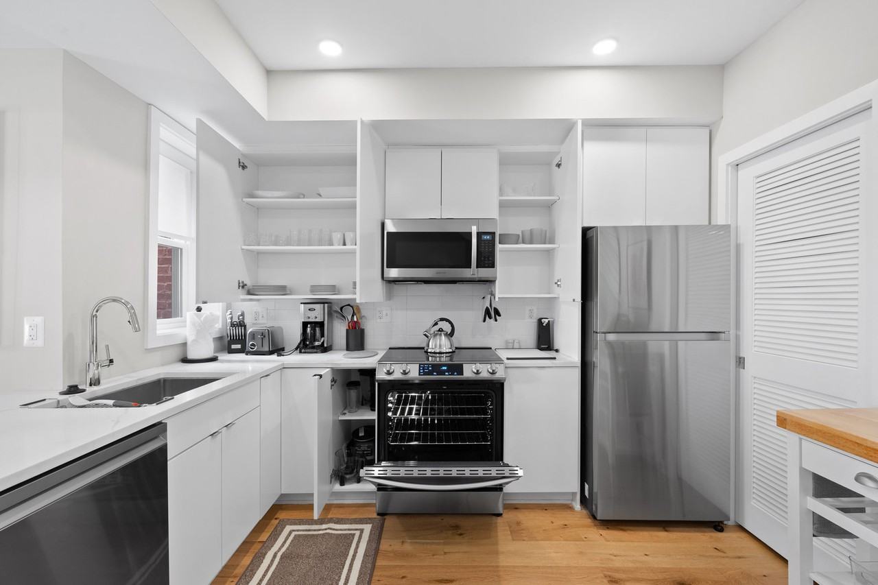 418 D St Se #1045688P - Photo 2 of 18