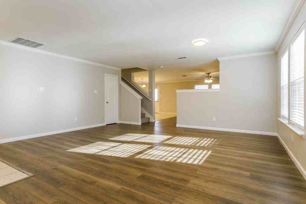 1326 Burleson St - Photo 5 of 17