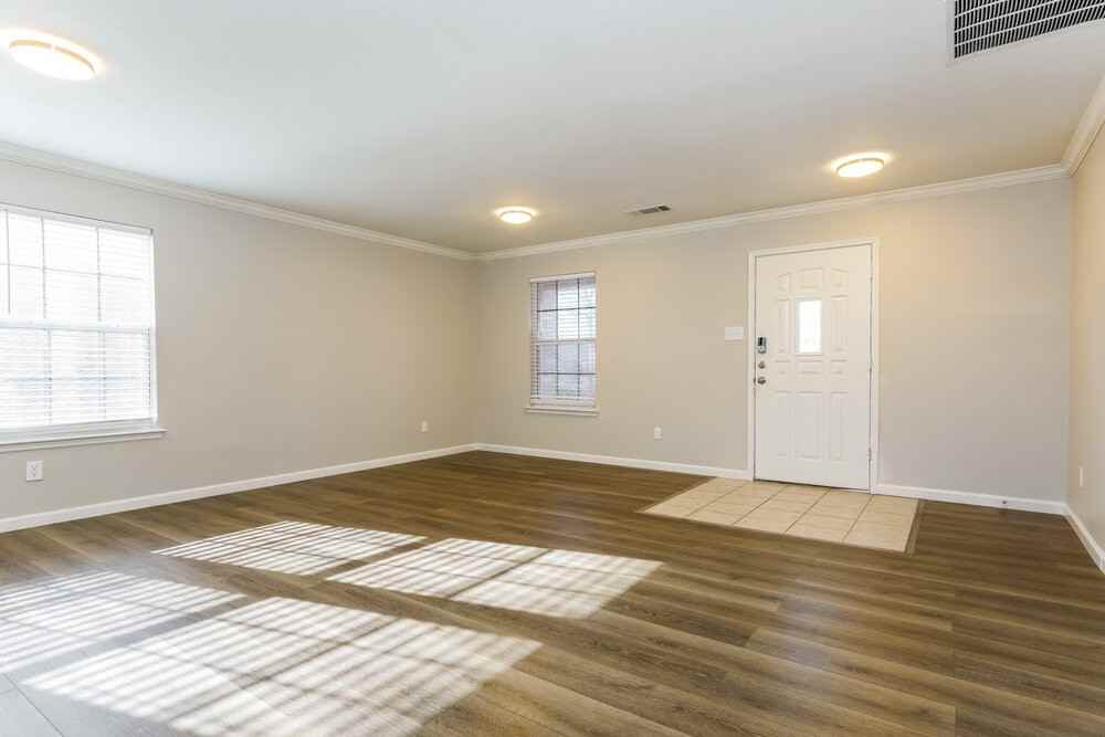 1326 Burleson St - Photo 6 of 17