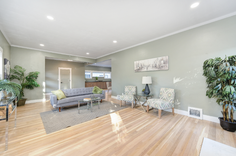 1045 35th St - Photo 2 of 20