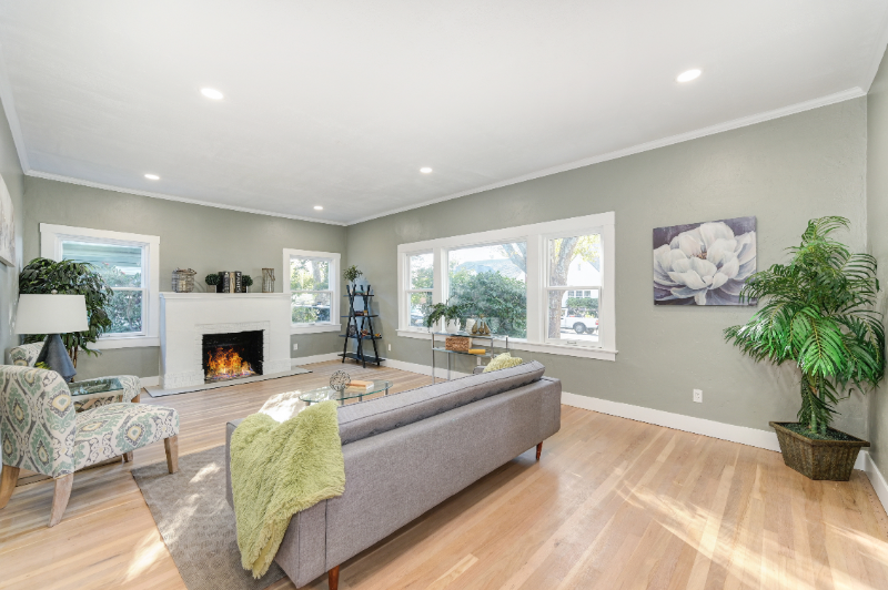 1045 35th St - Photo 3 of 20