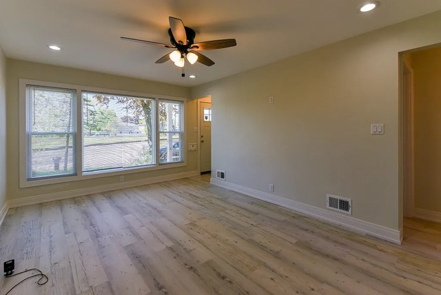 13527 S Mackinaw Ave - Photo 2 of 13