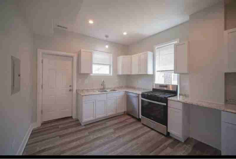 6433 S Racine Ave #1 - Photo 4 of 13