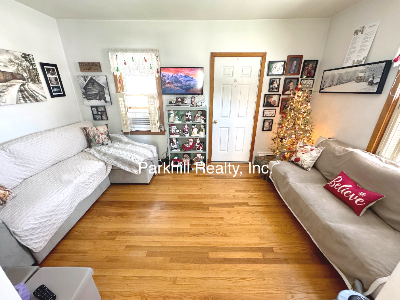 1176 Middletown Rd - Photo 3 of 10