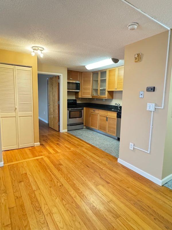 184 Pequot Ave ##304 - Photo 3 of 9