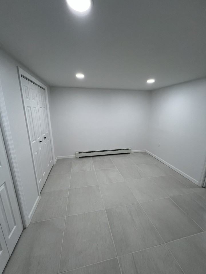 828 Throgs Neck Expy - Photo 2 of 12