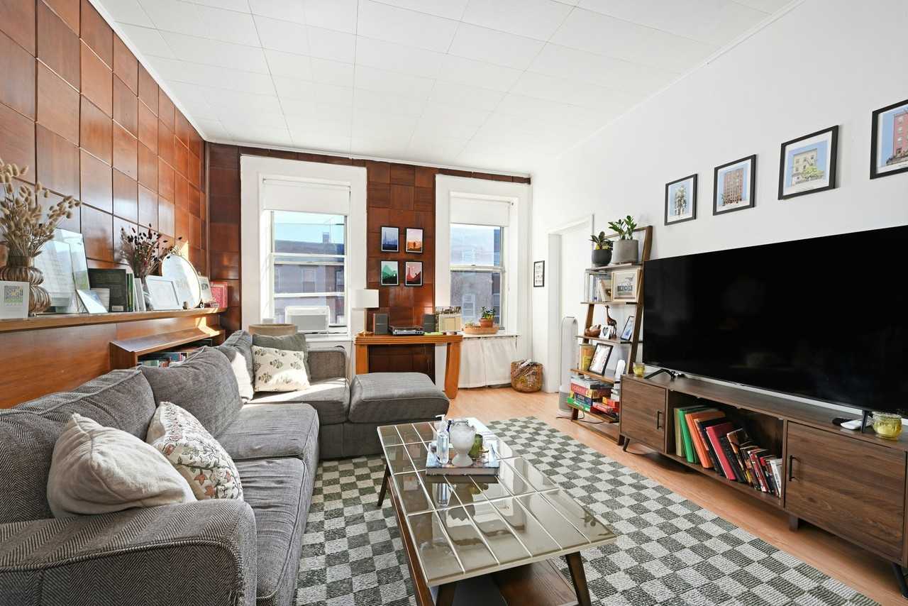 902 Park Ave #3 - Photo 2 of 12