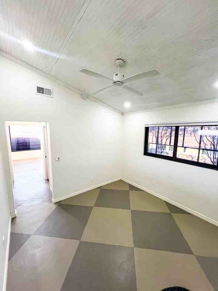 1606 N Stanton St #6 - Photo 5 of 8