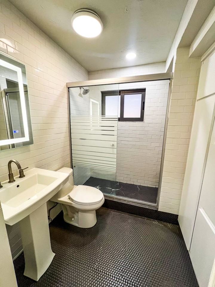 1606 N Stanton St #6 - Photo 7 of 8