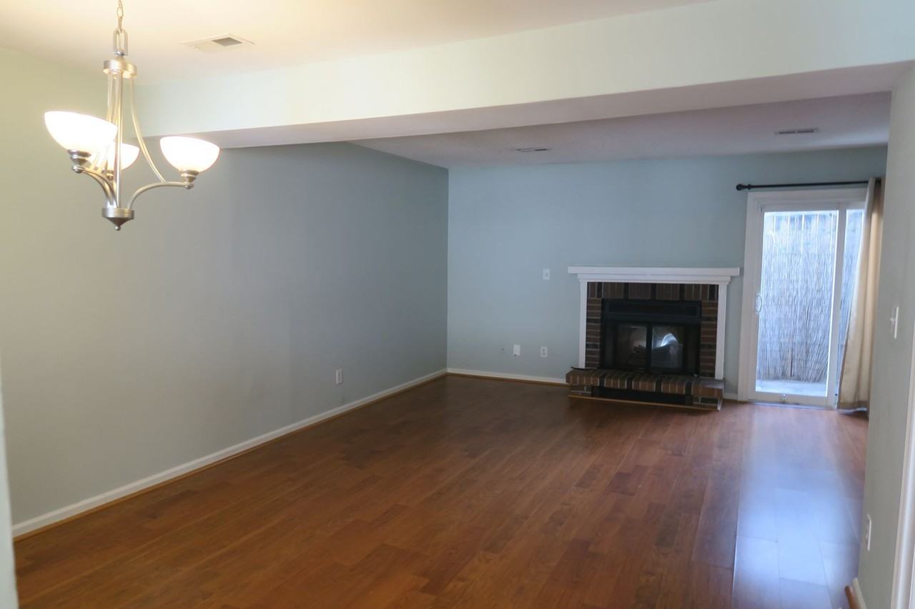 2318 Sandollar Ct - Photo 4 of 24