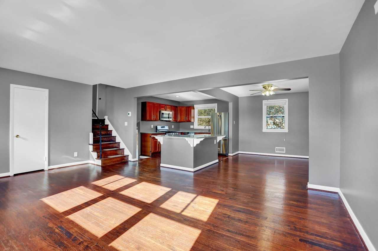 8408 Macauley Ct - Photo 3 of 31