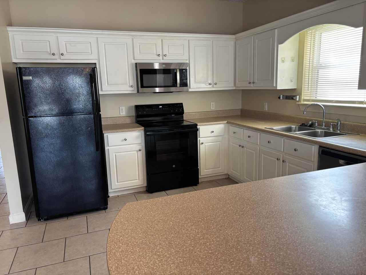 6242 Sunset Dr - Photo 3 of 23