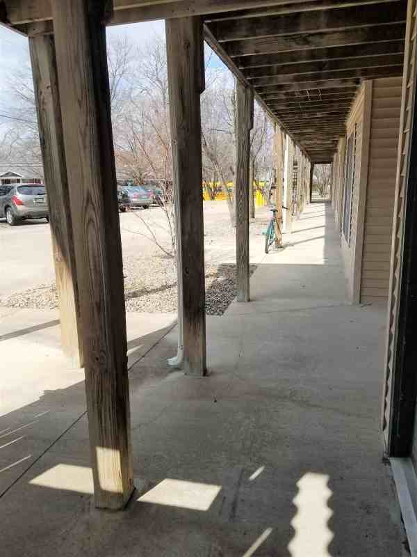 1602 Paris Rd - Photo 2 of 12