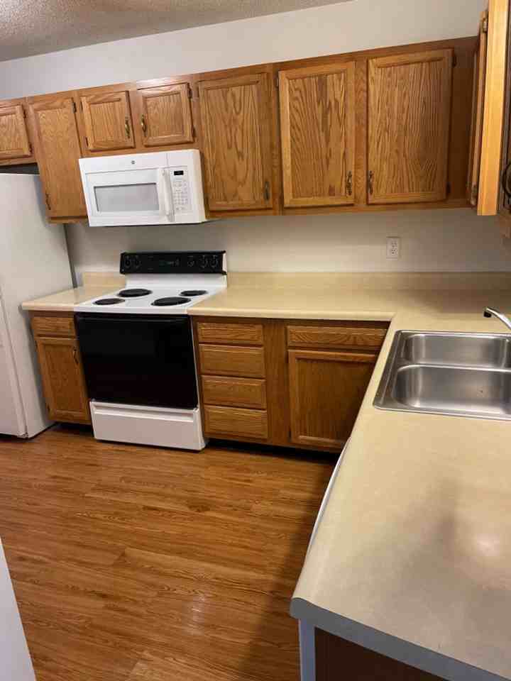 1602 Paris Rd - Photo 7 of 12