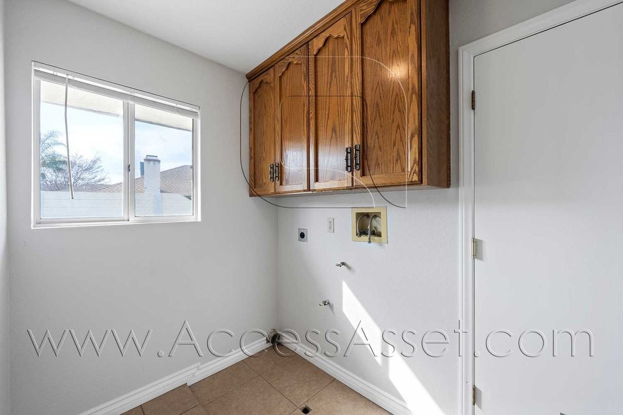4473 Brighton Ct - Photo 7 of 33