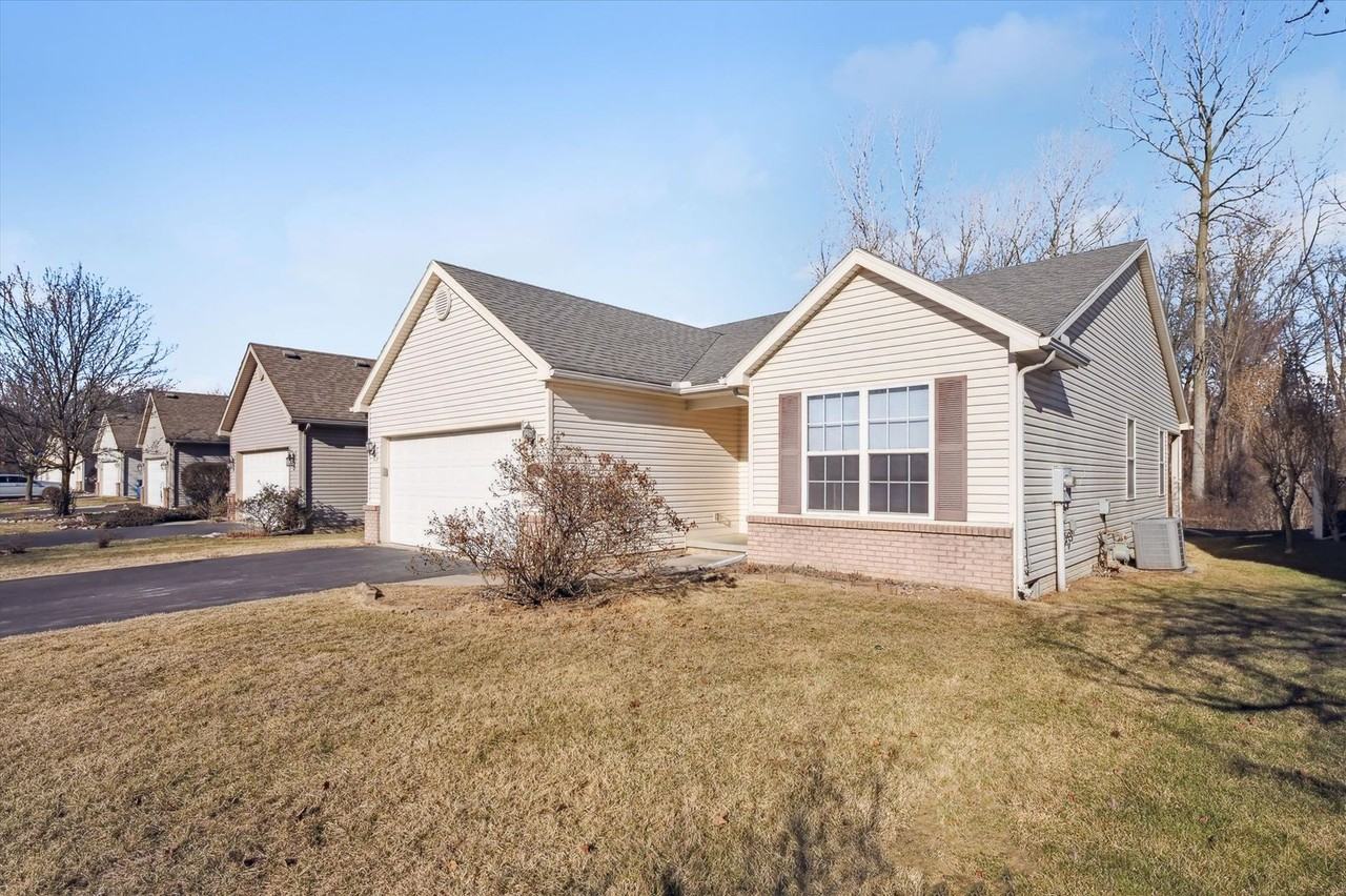 6244 Timberside Dr - Photo 2 of 34