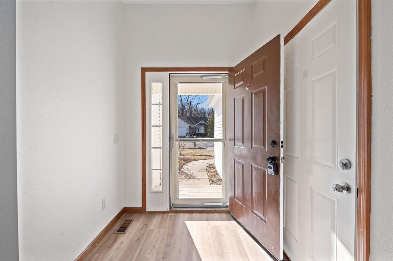 6244 Timberside Dr - Photo 5 of 34