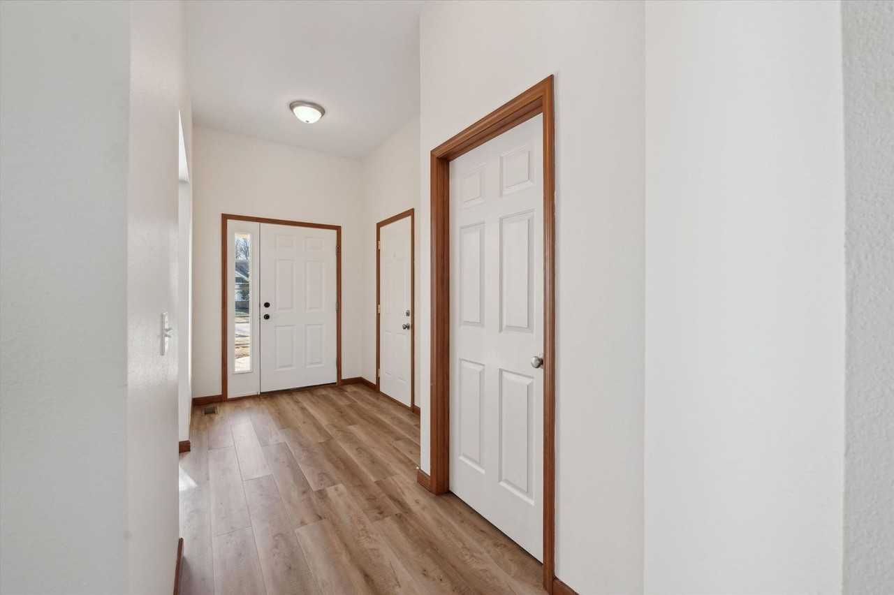 6244 Timberside Dr - Photo 6 of 34