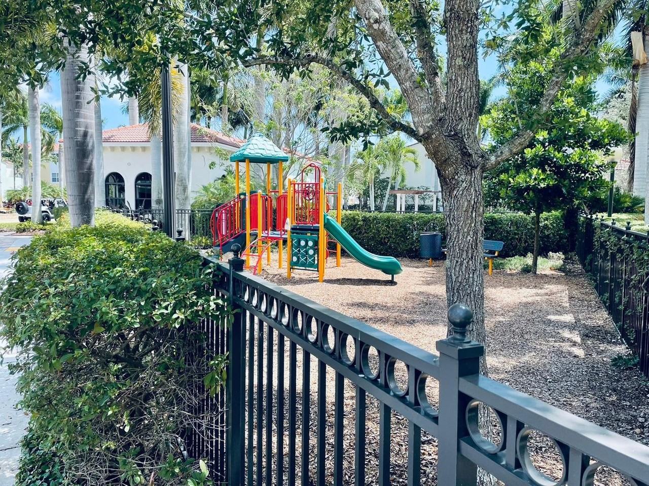 1527 Northwest 48th Lane - Photo 4 of 39