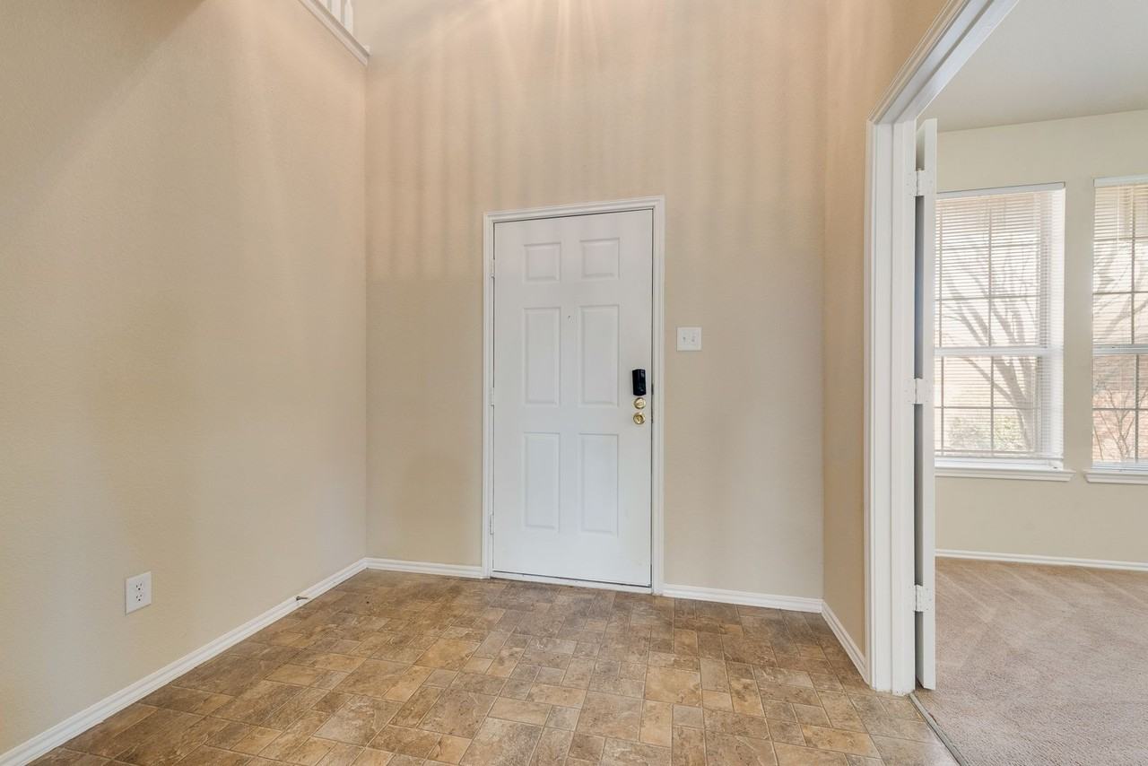 2048 Gardenia Dr - Photo 2 of 20