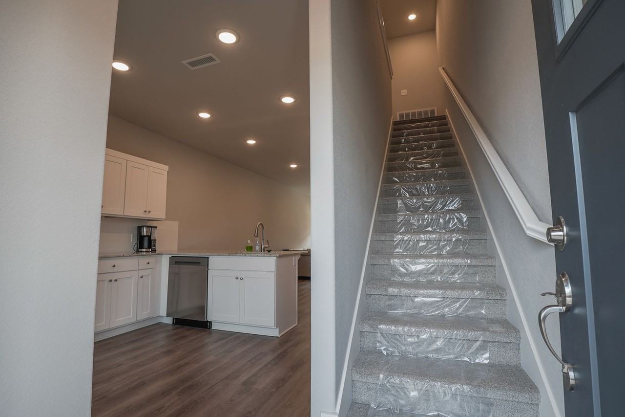 654 N Littleleaf Ter #24 - Photo 3 of 16