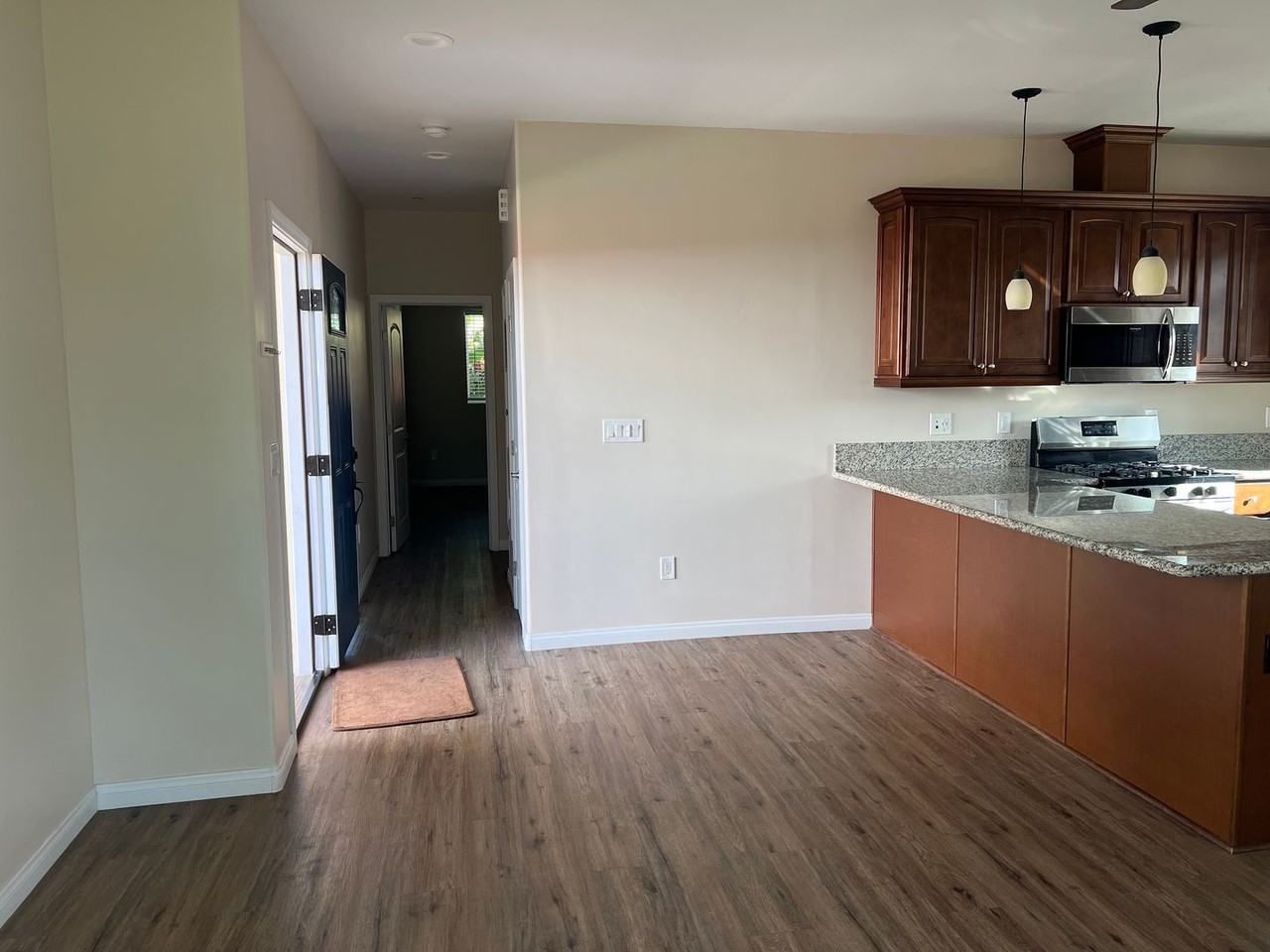 1013 Florida St - Photo 2 of 34