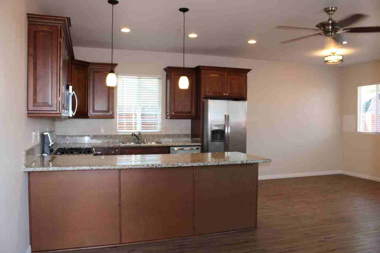 1013 Florida St - Photo 3 of 34