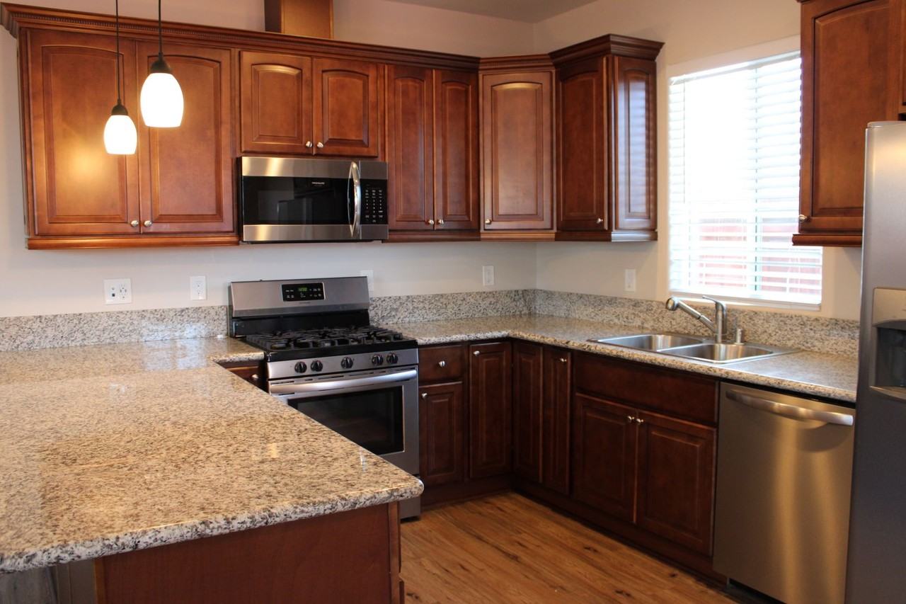 1013 Florida St - Photo 4 of 34