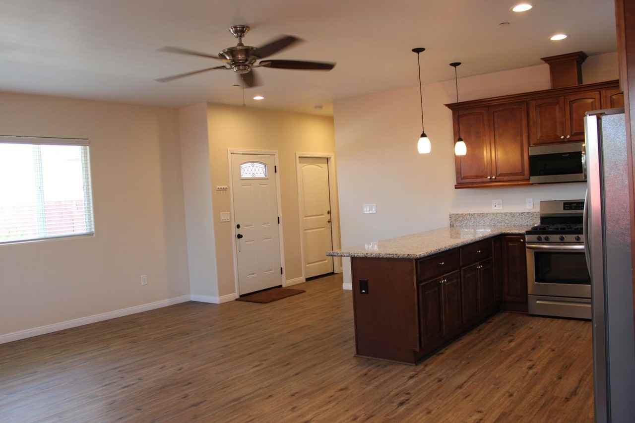 1013 Florida St - Photo 5 of 34