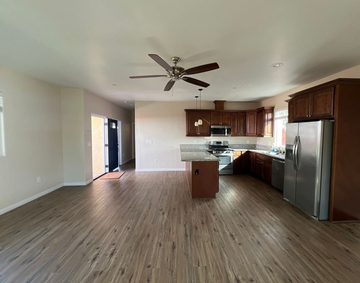 1013 Florida St - Photo 7 of 34