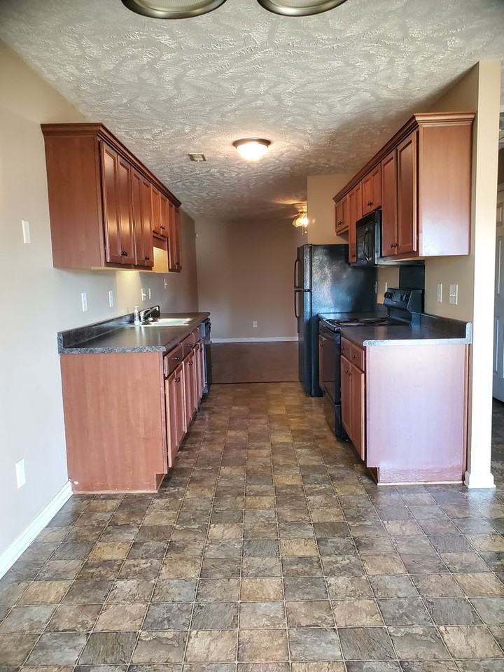 606-B Middle St - Photo 3 of 12