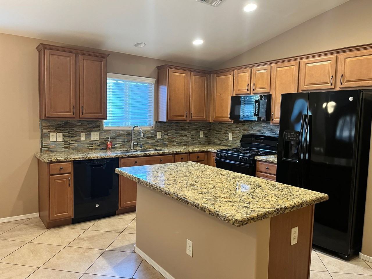 8736 W Saguaro Moon Rd - Photo 7 of 29