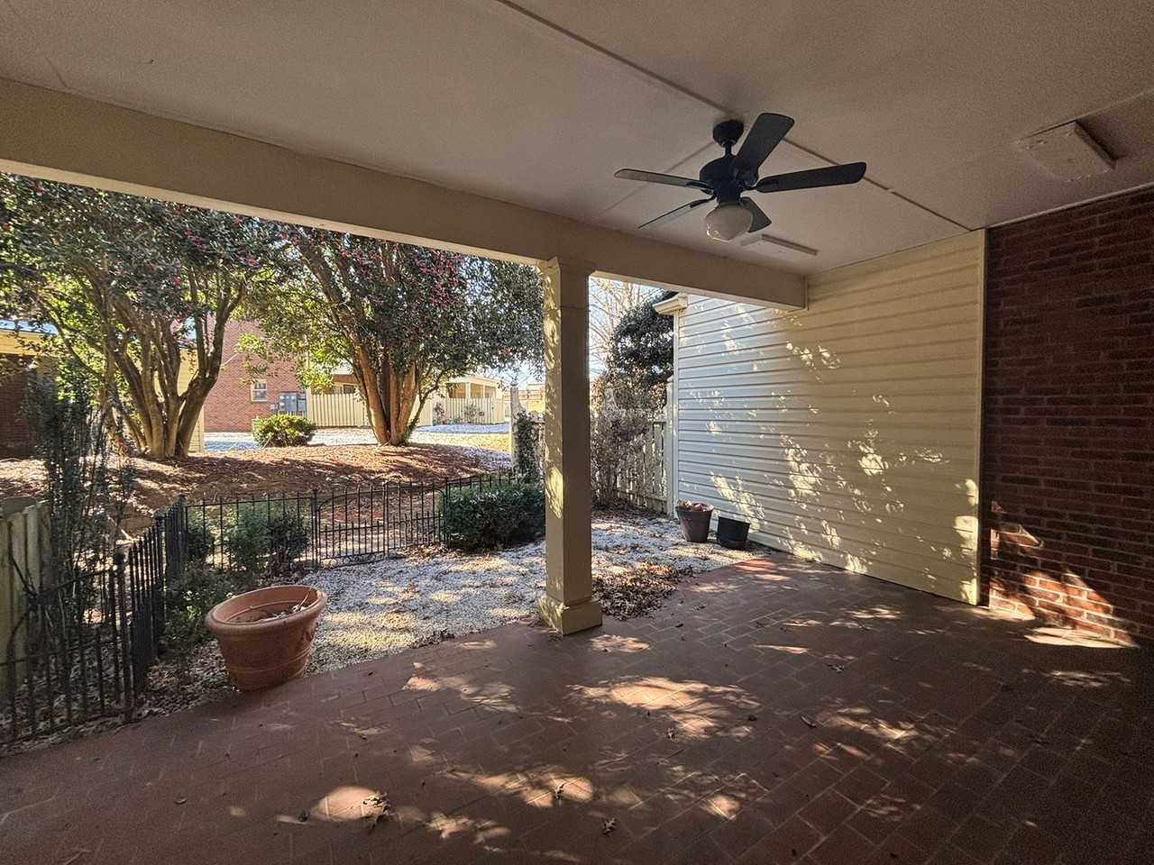 603 E Mountcastle Dr - Photo 2 of 11