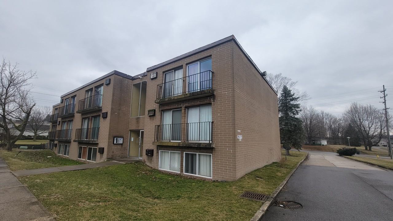 715 E Waterloo Rd #E - Photo 2 of 13