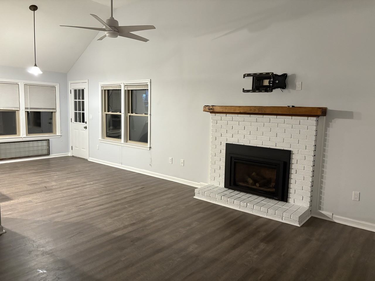 69 West Rd #B - Photo 3 of 14