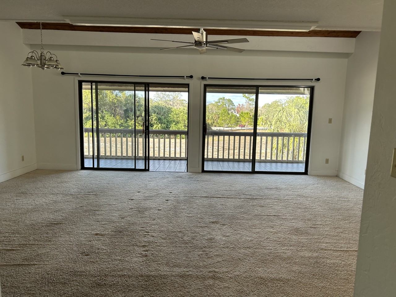 3048 Camelot Dr - Photo 2 of 19