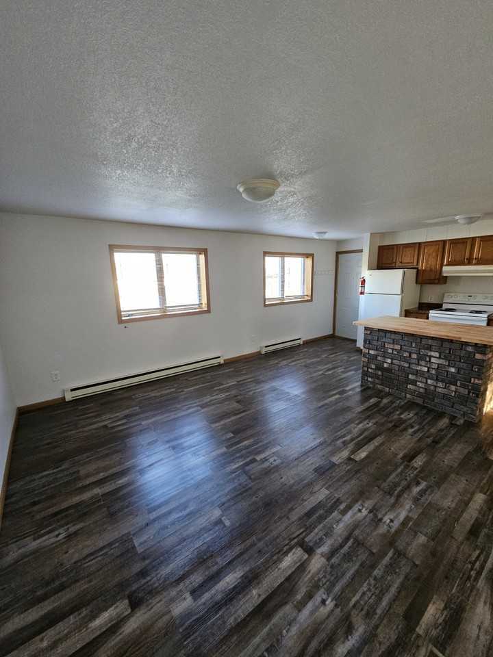 1260 Oakview Dr #4 - Photo 2 of 20