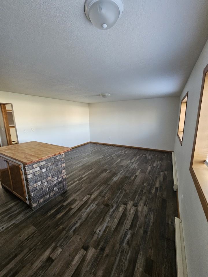 1260 Oakview Dr #4 - Photo 6 of 20