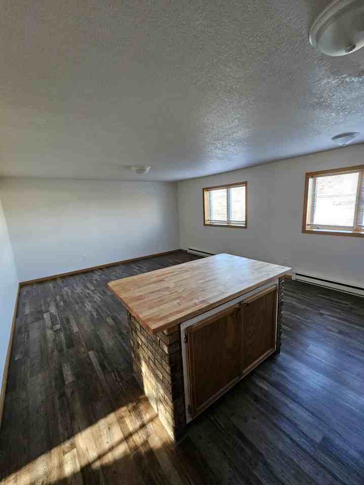 1260 Oakview Dr #4 - Photo 7 of 20
