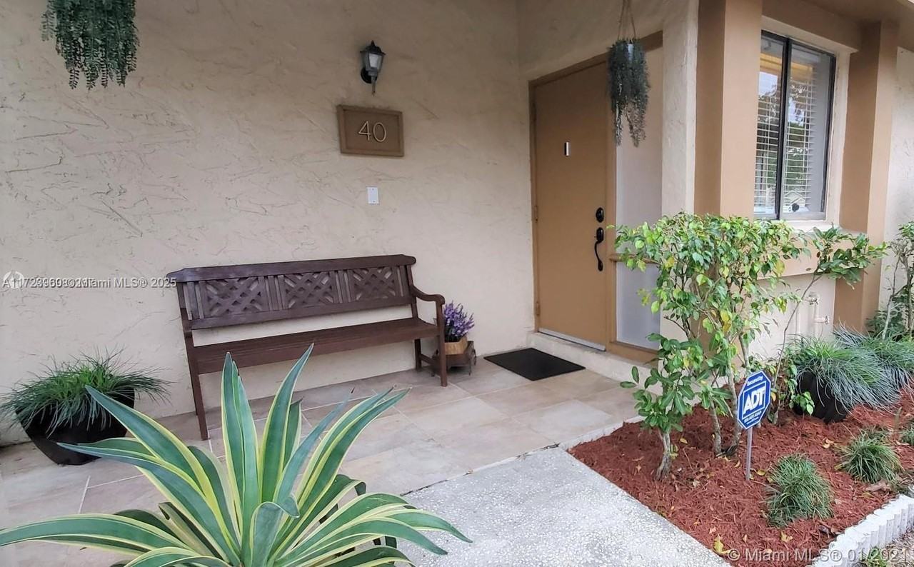 40 Wimbledon Lake Dr #216 - Photo 2 of 8