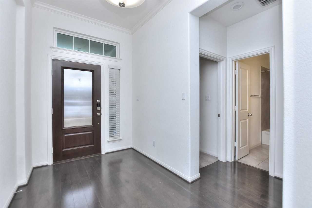 132 Krupp Ave - Photo 4 of 39