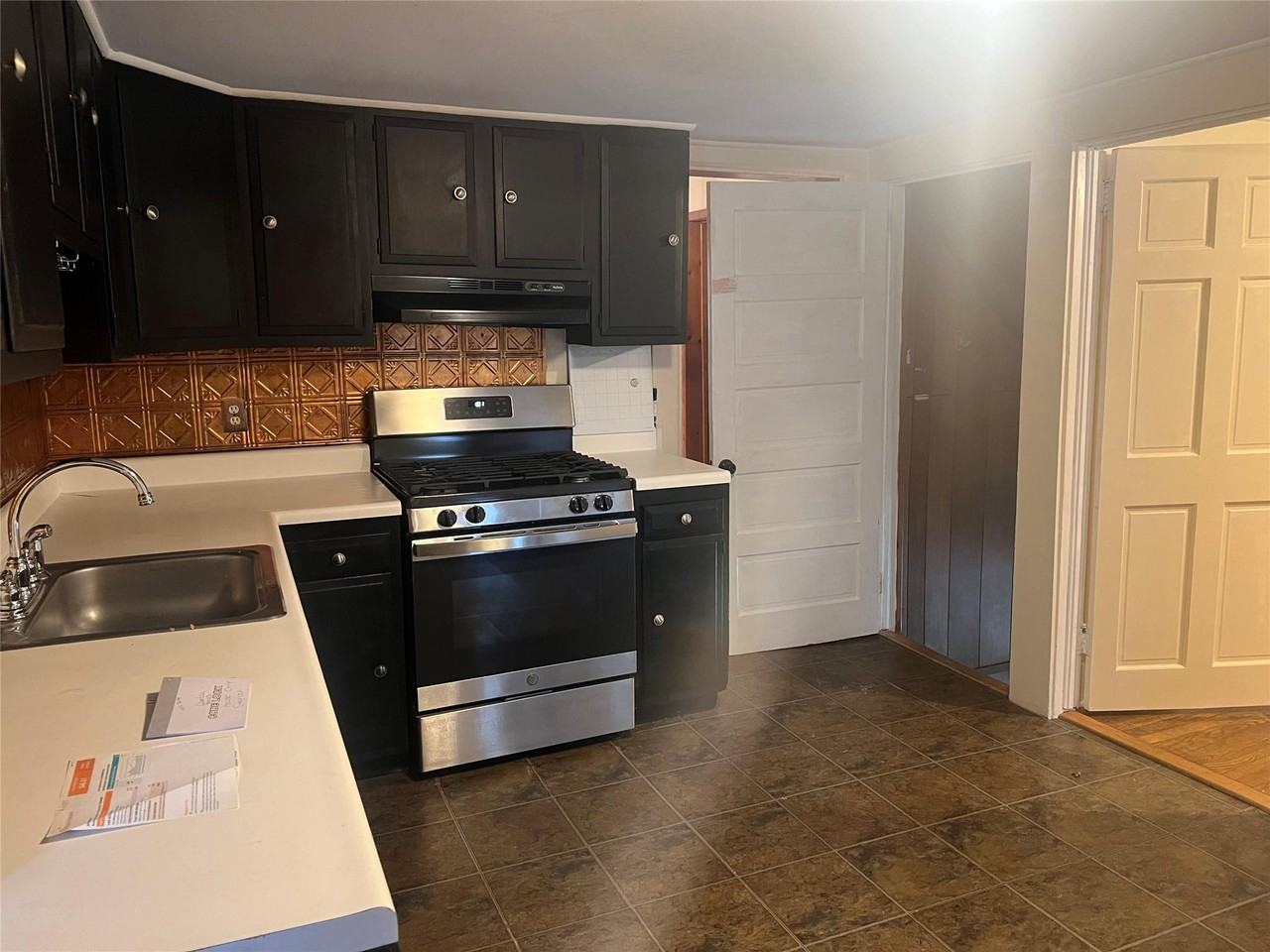 18 Stone Ridge Rd - Photo 2 of 7