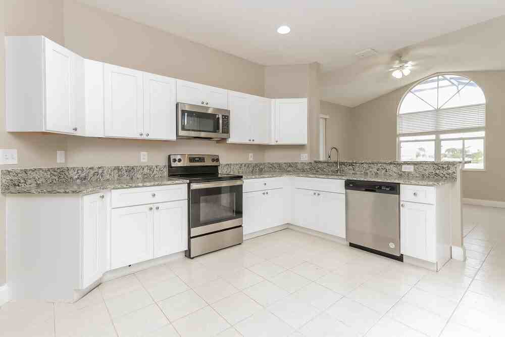 7673 Springfield Lake Dr - Photo 6 of 14